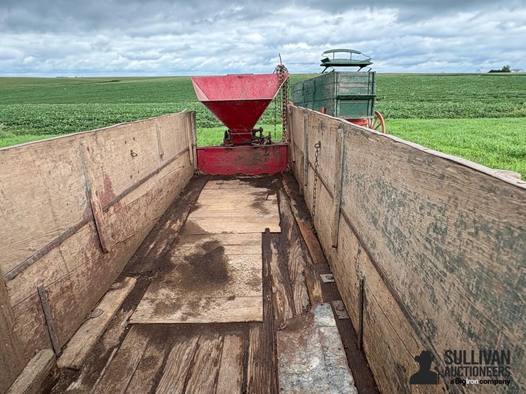 mccormick-deering-triple-box-endgate-seeder-image-15
