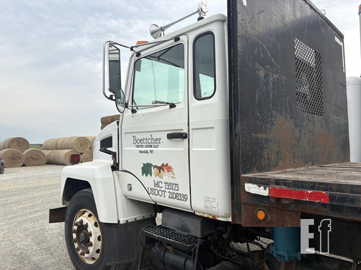 2000-mack-midliner-cs300-image-14