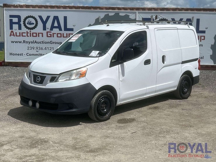 2014-nissan-nv200-image-1