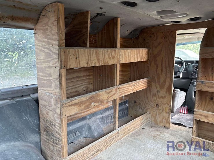 2009-ford-e350-image-24