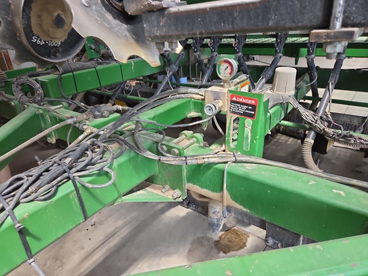 john-deere-750-image-6