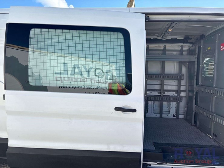2016-ford-transit-image-23