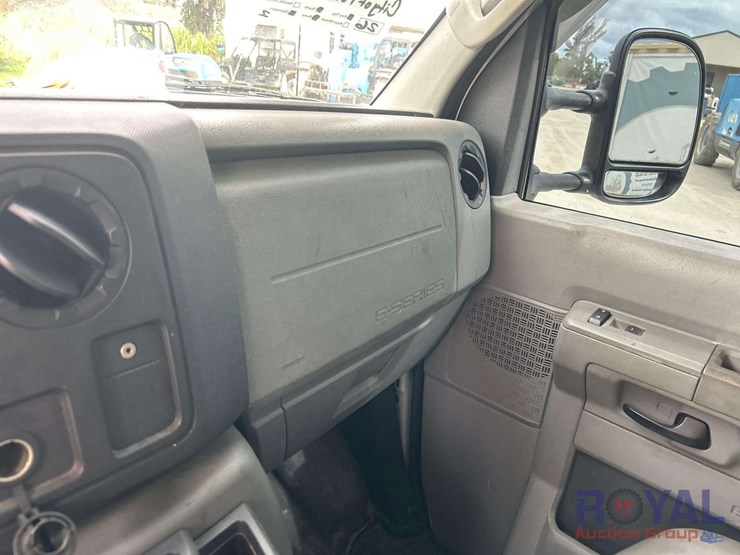 2013-ford-e350-image-17