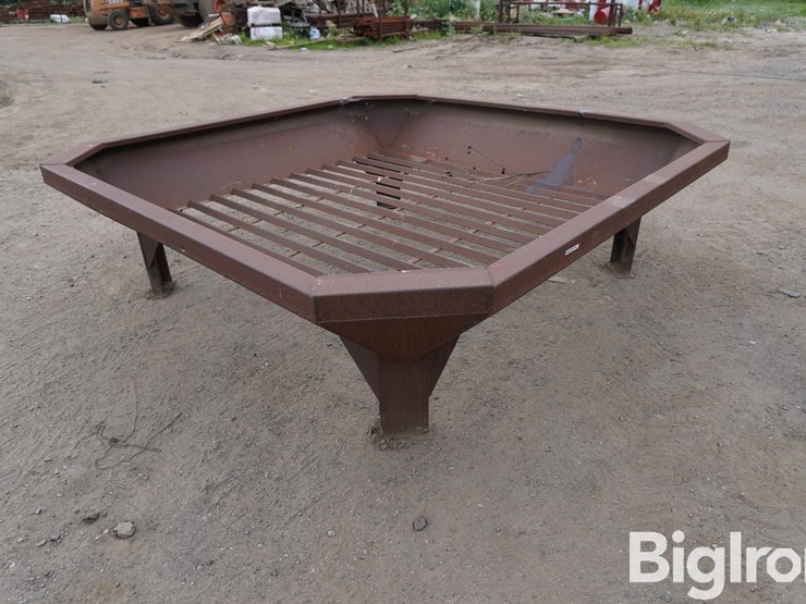8'x8'x28"-tall-hay-feeder-image-1