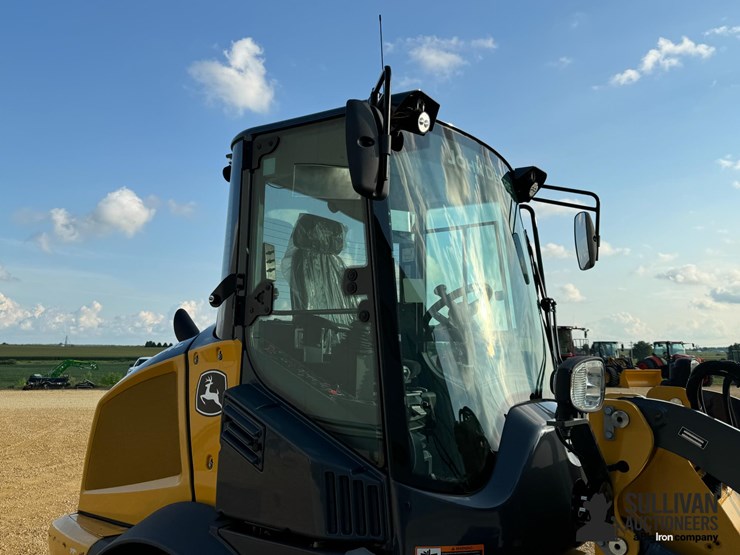2022-deere-244l-image-18