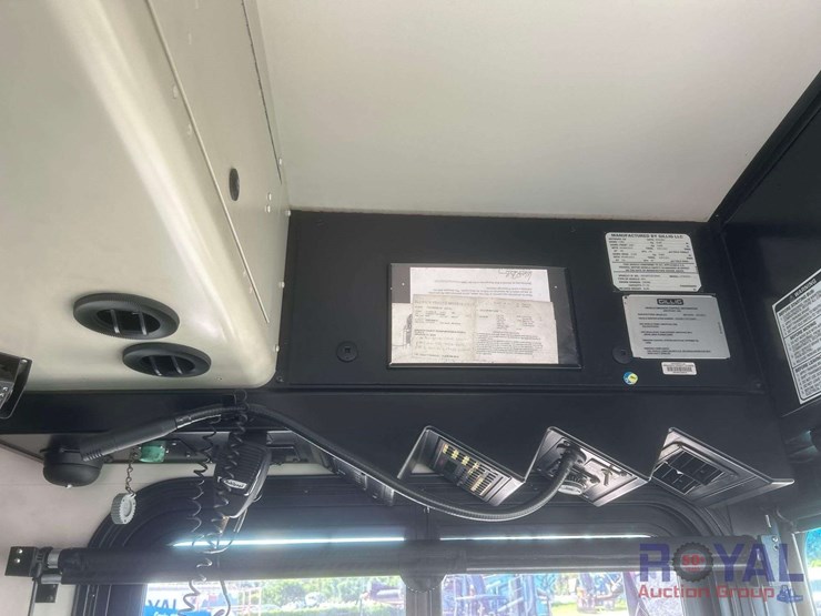2014-gillig-low-floor-image-16