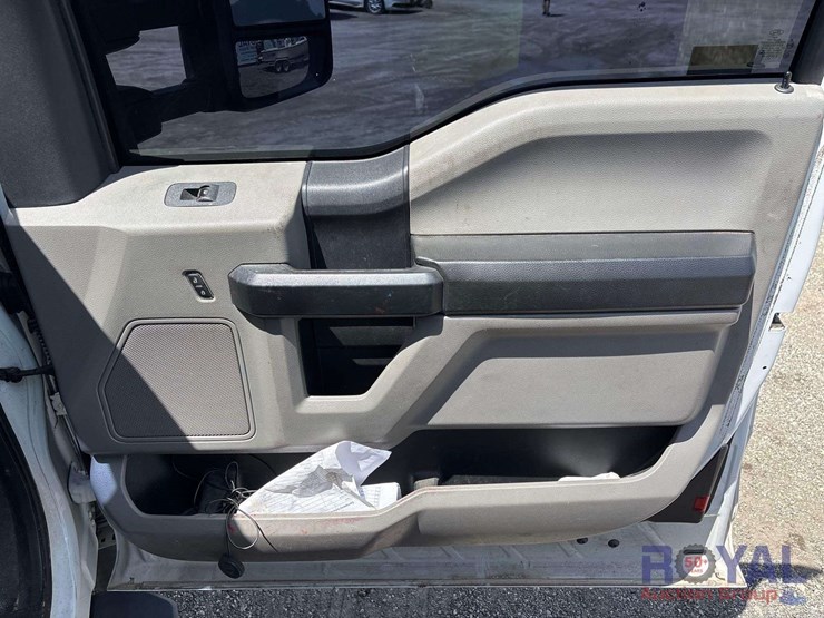 2017-ford-f550-image-30