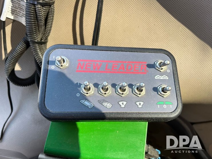 2019-john-deere-f4365-image-88