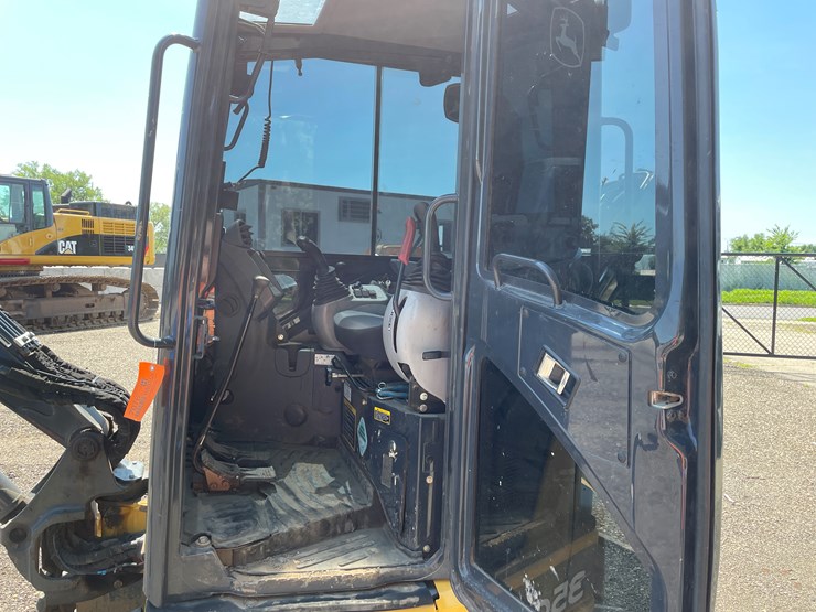 2019-deere-35g-image-17