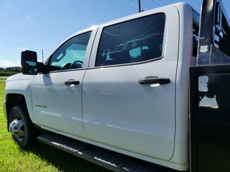 2015-chevrolet-3500-image-8