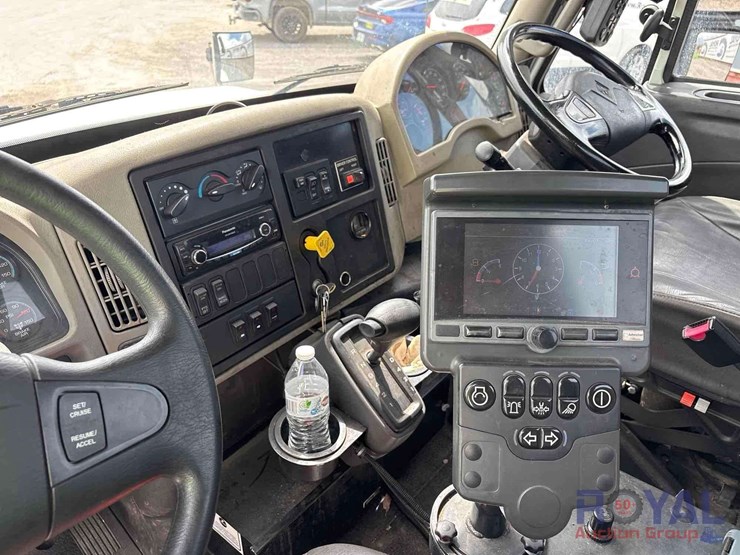 2015-international-durastar-4300-image-13