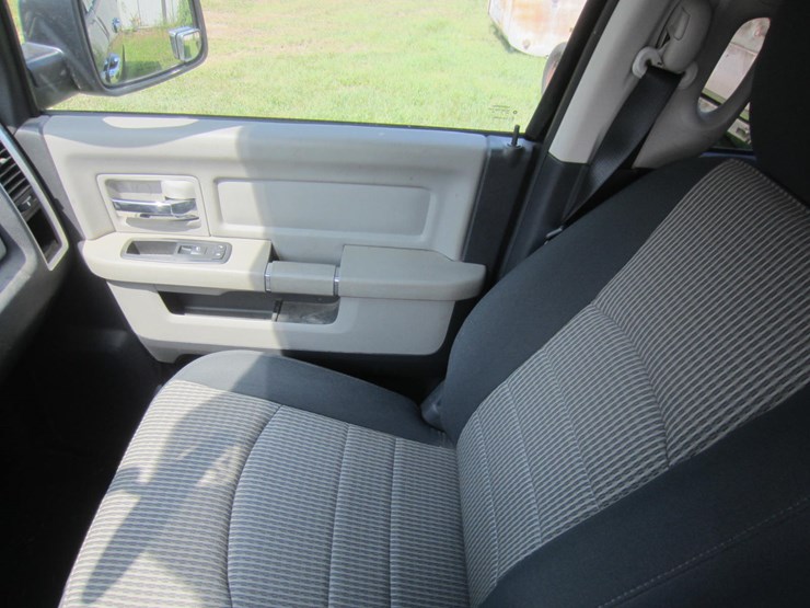 2011-dodge-ram-1500-image-28