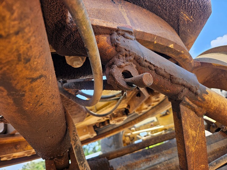 2002-caterpillar-12h-image-87
