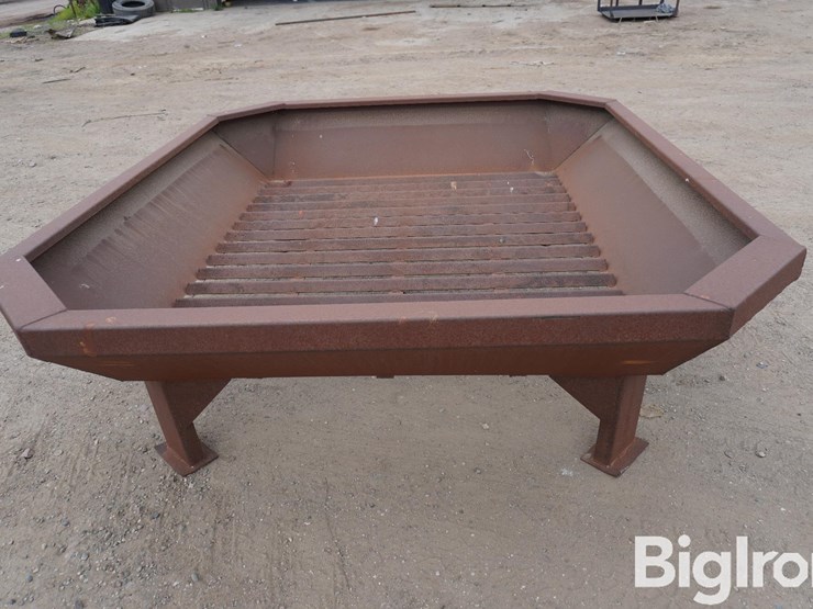 7'x8'x28"-tall-hay-feeder-image-2