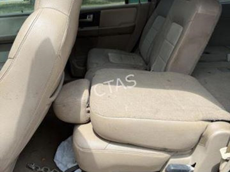 2004-ford-expedition-image-17