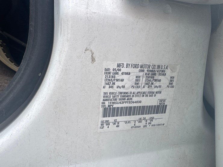 2000-ford-excursion-image-28