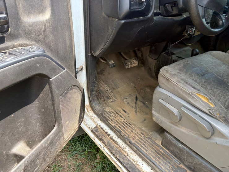 2015-chevrolet-silverado-3500-image-31