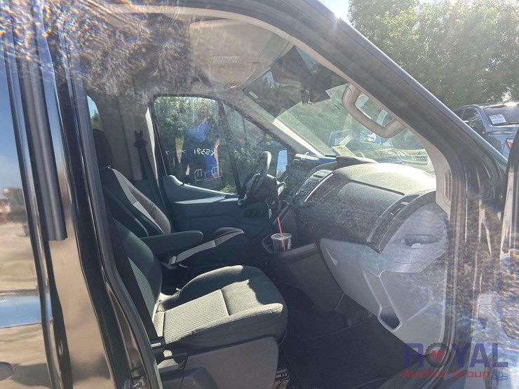 2015-ford-transit-image-23