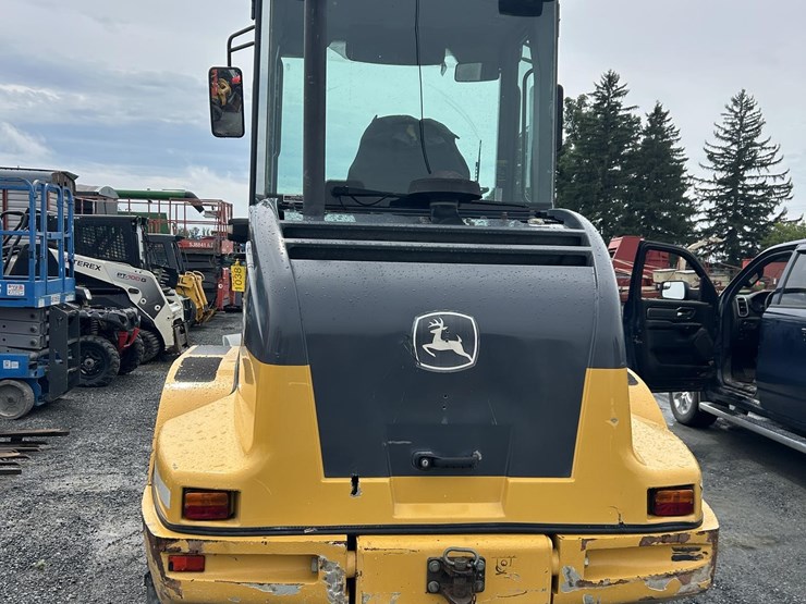 2006-deere-244j-image-6