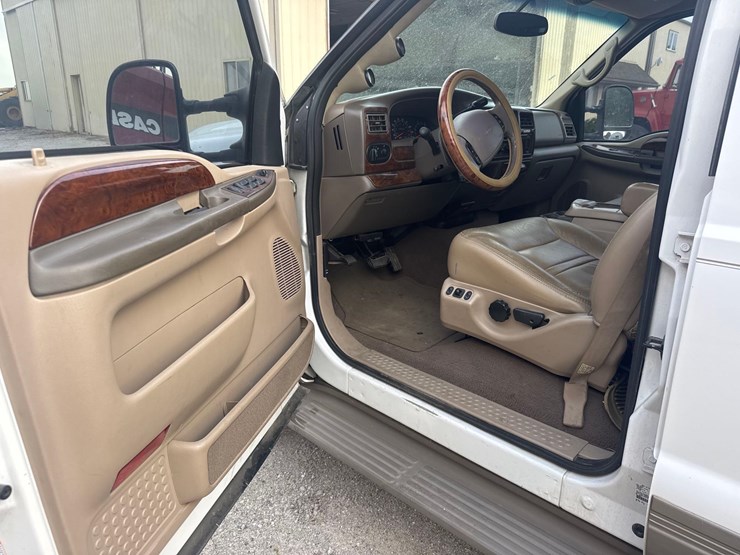 2000-ford-excursion-image-13