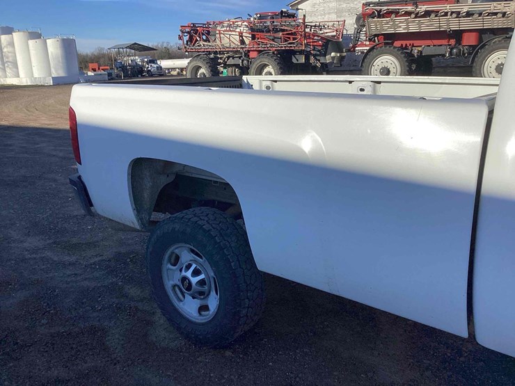 2013-chevrolet-silverado-2500-image-18