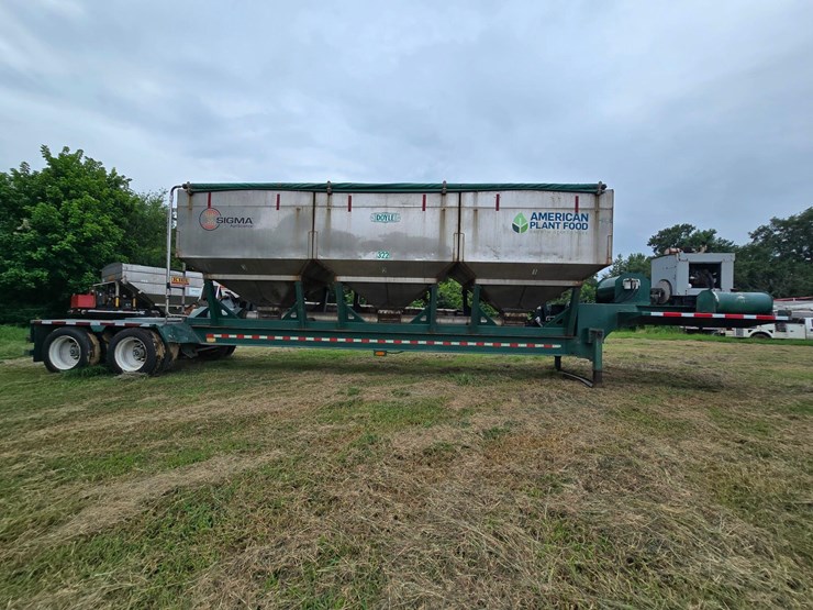 2013-doyle-dry-fertilizer-tender-trailer---kubota-diesel,-3-stainless-compartments,-side-discharge-image-14