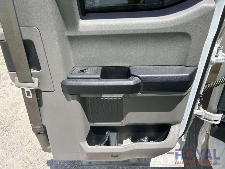 2017-ford-f550-image-35