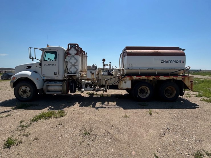 2011-peterbilt-348-image-9