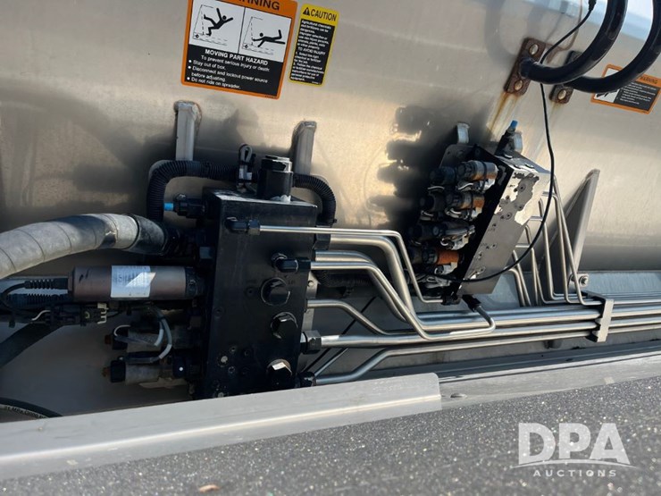 2019-john-deere-f4365-image-56