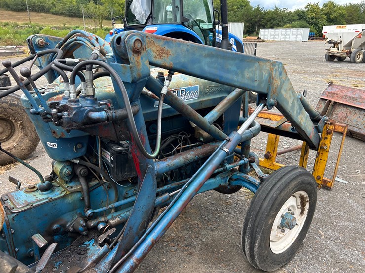 ford-4000-image-8
