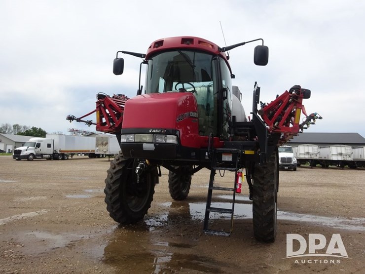2011-case-ih-patriot-4420-image-4