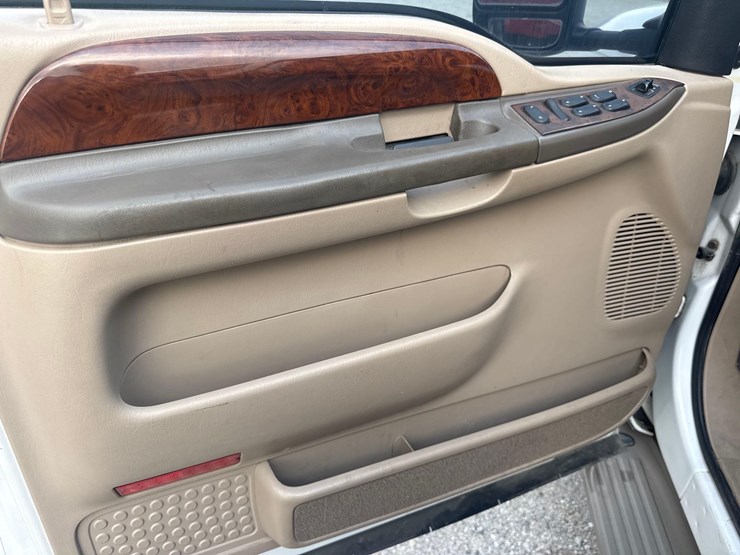2000-ford-excursion-image-14