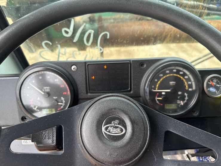 2016-mack-leu633-image-31