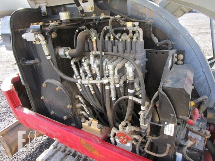 takeuchi-tb230-image-16