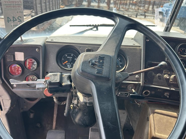 1991-mack-rb688s-image-16
