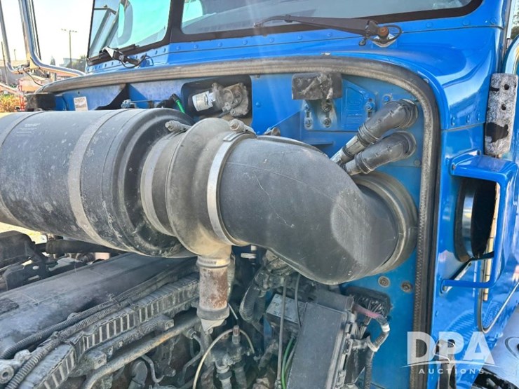 2014-peterbilt-365-image-59