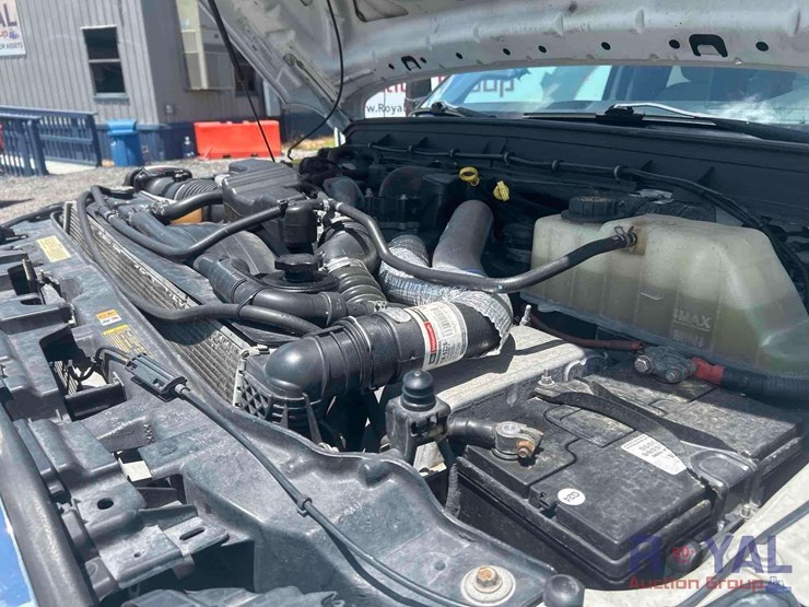 2013-ford-f550-image-22