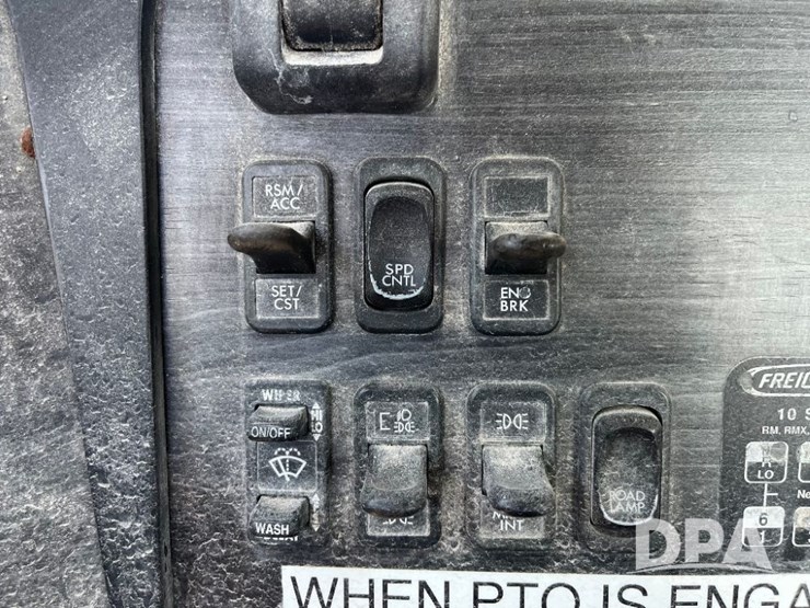 2005-freightliner-truck-(jn2399,-unit-277052)-image-55