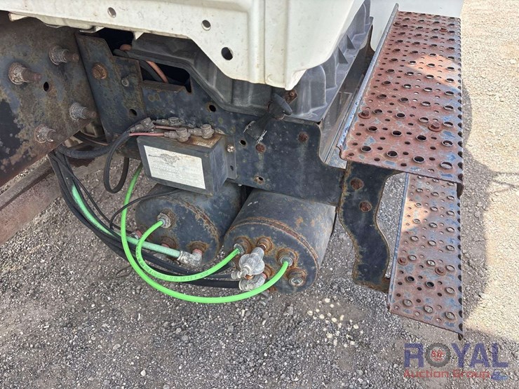 2005-international-durastar-4300-image-24