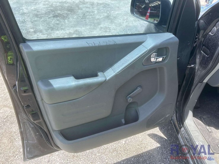 2015-nissan-frontier-image-13