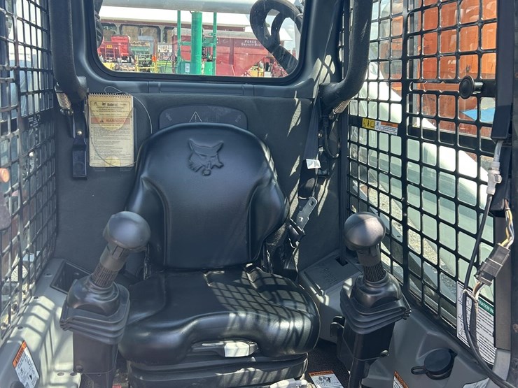 2014-bobcat-s570-image-9
