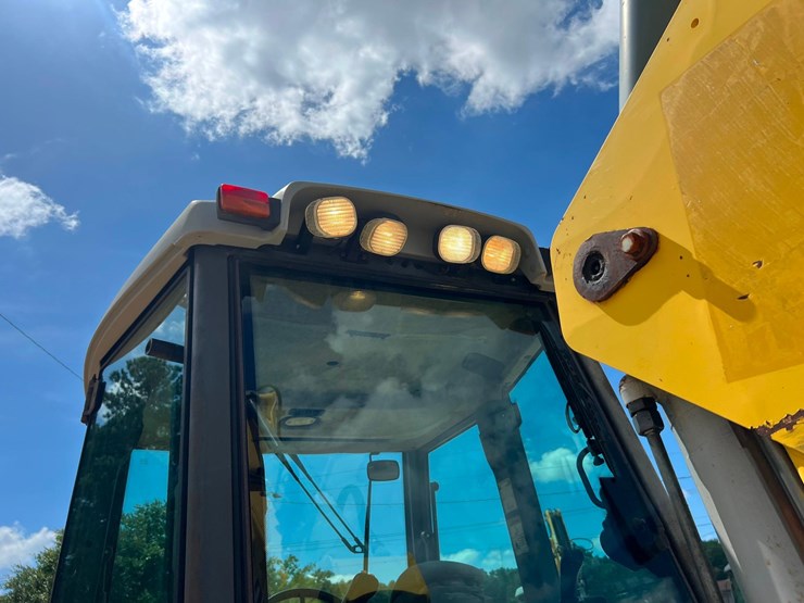 2008-new-holland-b110-image-14