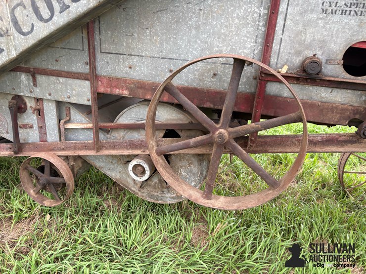 mccormick-deering-no-22-s150d-threshing-machine-image-12