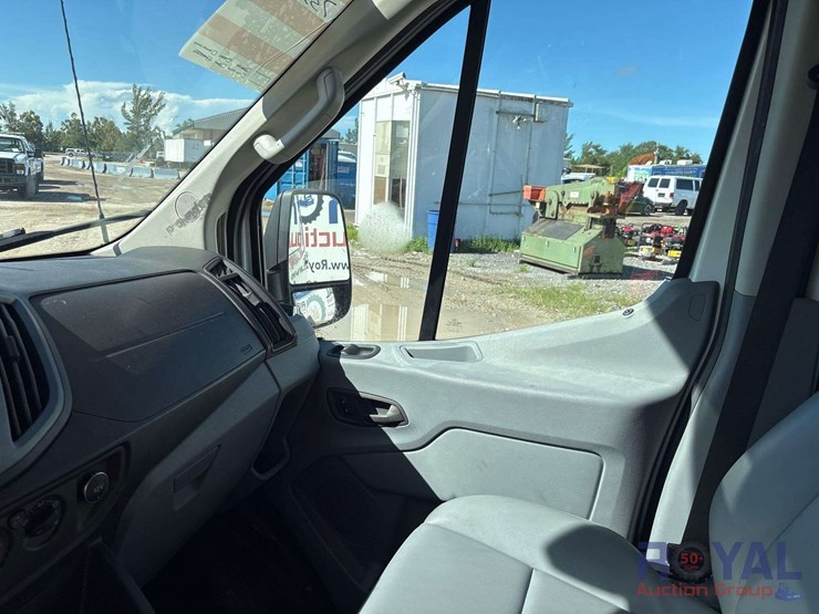2016-ford-transit-image-16