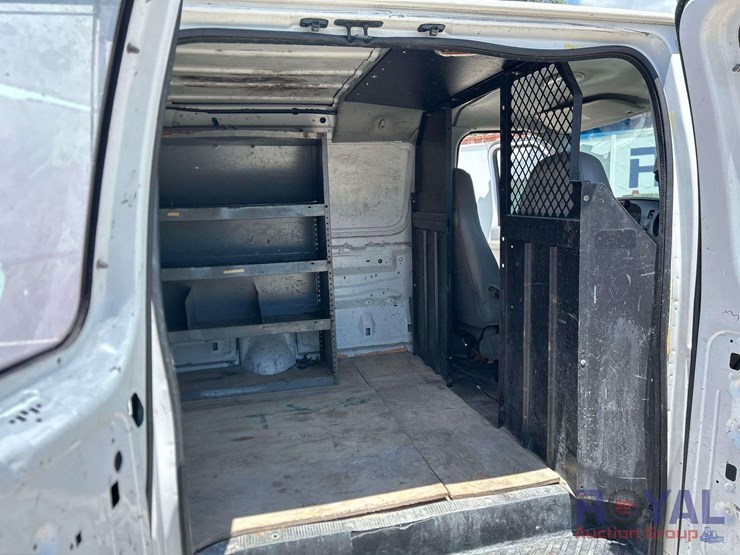 2004-ford-cargo-image-18