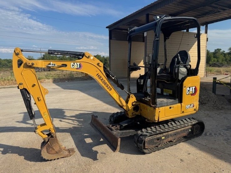 2021-caterpillar-301.8-image-1