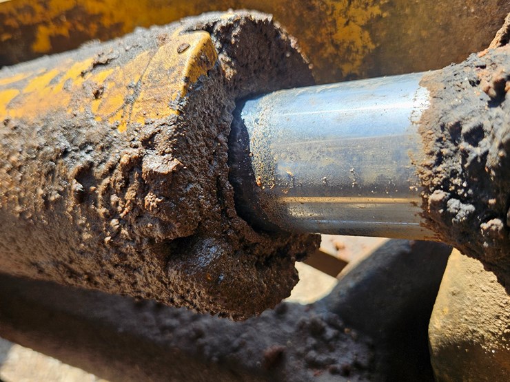 2002-caterpillar-12h-image-98