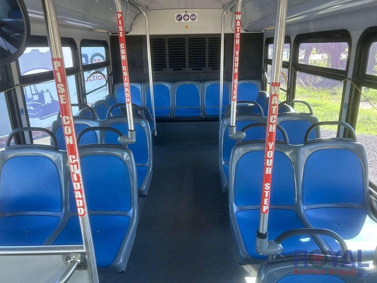 2014-gillig-low-floor-image-21