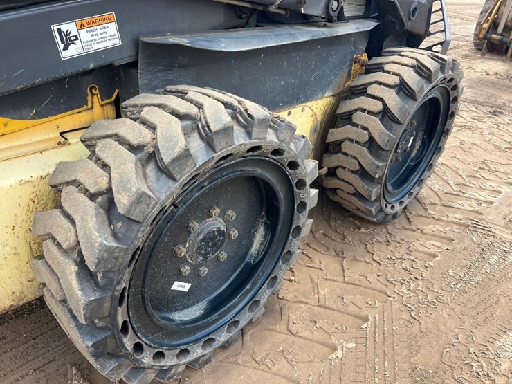 new-holland-l180-image-16