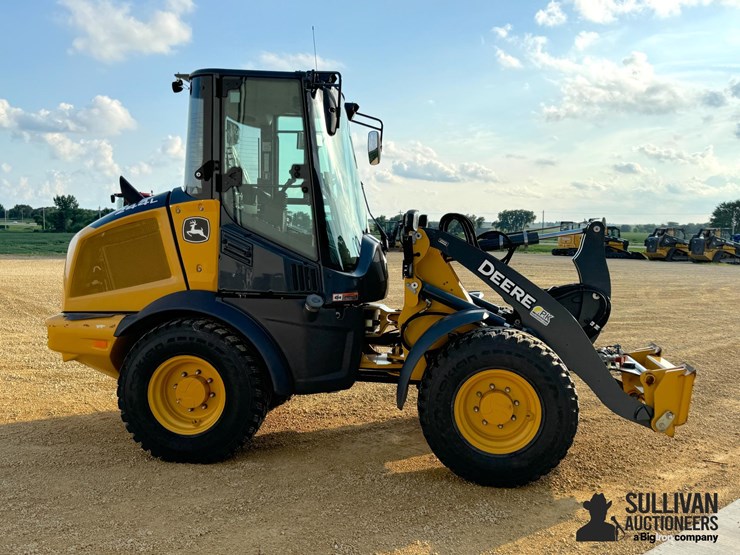 2022-deere-244l-image-4